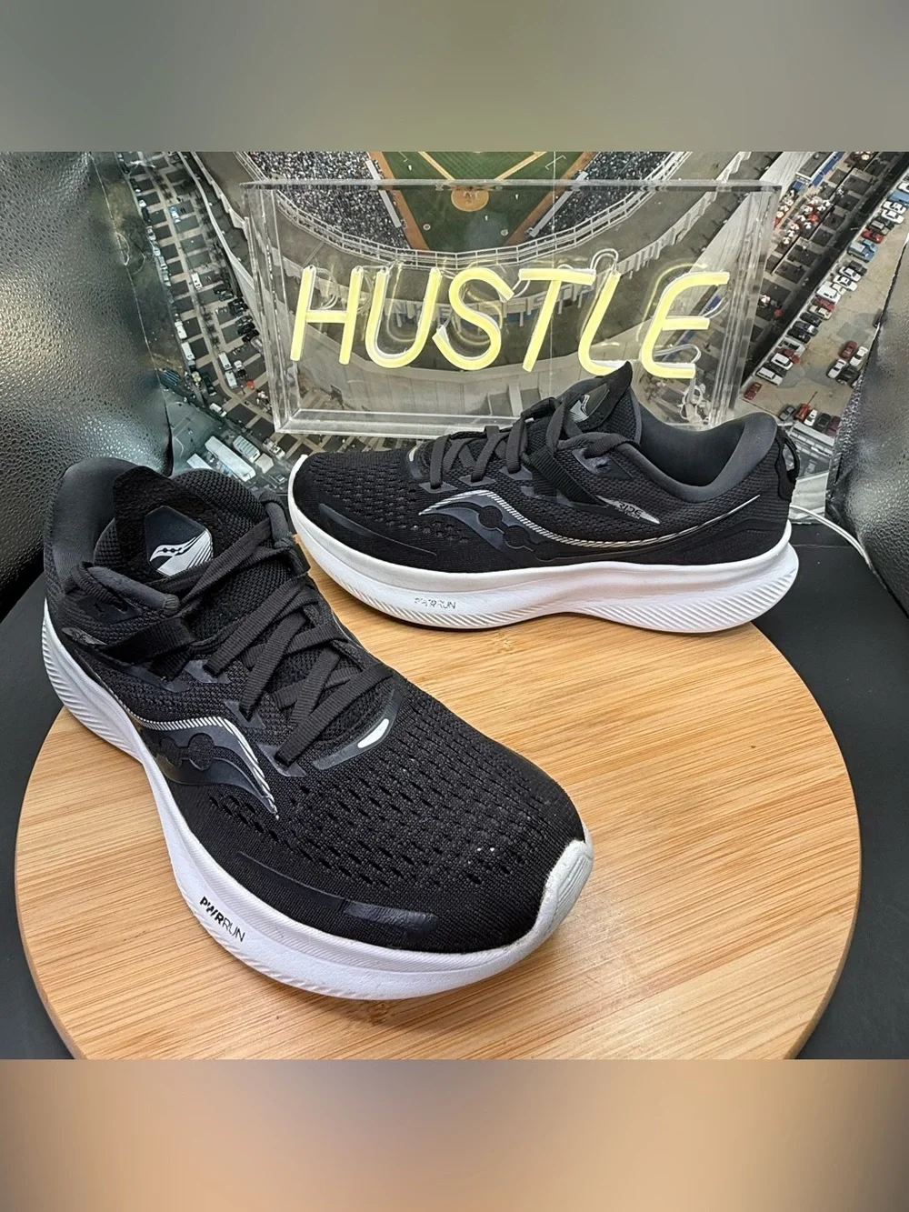 Saucony Ride 15 Women’s Running Shoes Black /White Size 7.5